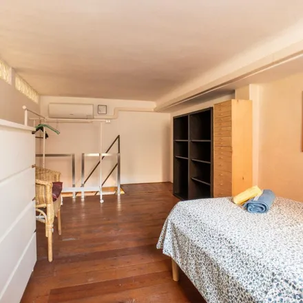 Rent this 5 bed apartment on Carabinieri - Comando Compagnia Porta Monforte in Via Filippino degli Organi, 20135 Milan MI