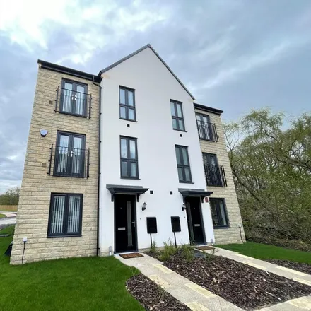 Rent this 2 bed townhouse on unnamed road in Leeds, LS16 6TE