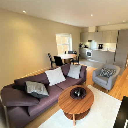 Image 1 - Royston House, 4 Lakenham Place, London, E3 4HQ, United Kingdom - Room for rent