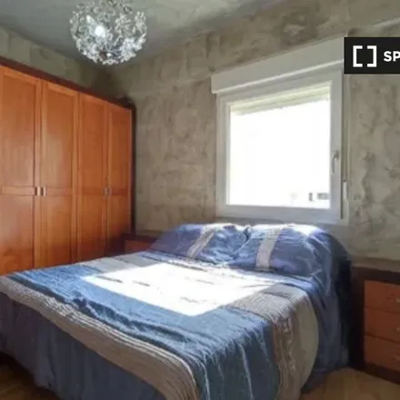 Rent this 3 bed room on Ronda de Sancti-Spíritus in 17, 37001 Salamanca