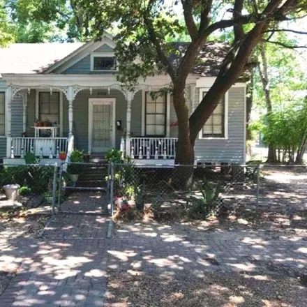 Buy this 3 bed house on 903 Hemphill Street in Houston, TX 77007
