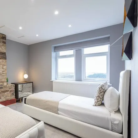 Rent this 9 bed house on Kirklees in HD3 3FJ, United Kingdom