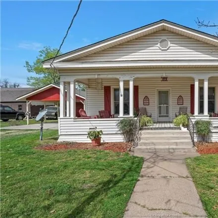 Buy this 3 bed house on 106 E Avenue E in Rosebud, Texas