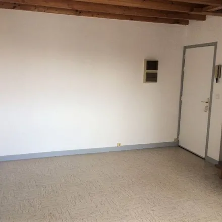 Rent this 1 bed apartment on 2 Rue Dom Bouquet in 80000 Amiens, France