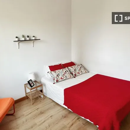 Rent this 6 bed room on Carrer de Trafalgar in 3, 08010 Barcelona