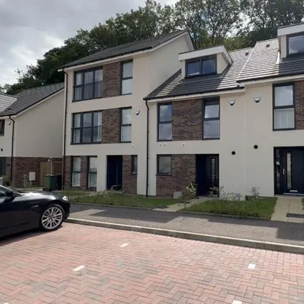Buy this 3 bed townhouse on unnamed road in Inchinnan, PA8 7FB