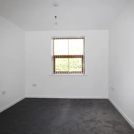 Image 5 - Petrel Close, Bradford, BD6 3YB, United Kingdom - Apartment for rent