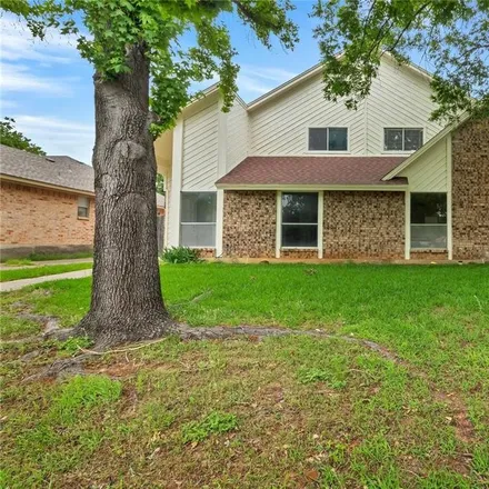 Rent this 3 bed townhouse on 1908 Ridgebrook Drive in Arlington, TX 76015
