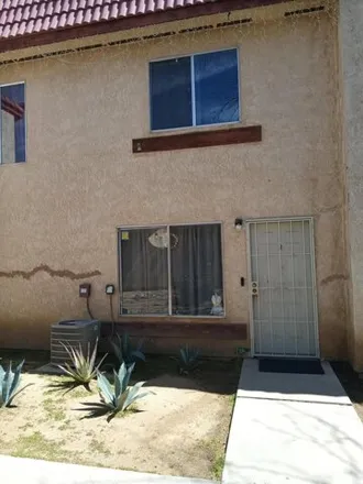 Image 2 - 1746 East Avenue Q 14, Palmdale, CA 93550, USA - Townhouse for sale