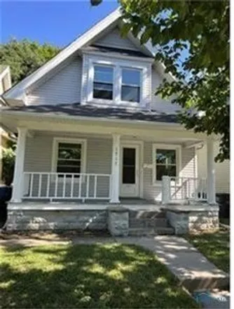Buy this 3 bed house on 1759 Delence Street in Toledo, OH 43605