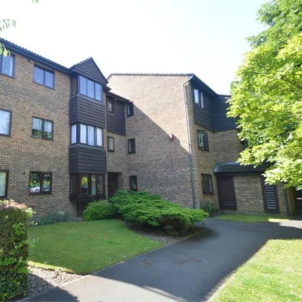 Rent this 1 bed apartment on Station Avenue in Walton-on-Thames, KT12 1LU