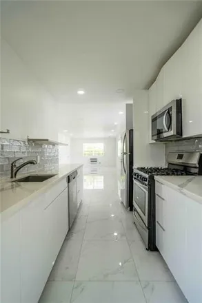 Image 9 - 330 84th Street, Miami Beach, FL 33141, USA - Apartment for rent