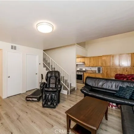 Image 3 - 959 South Manhattan Place, Los Angeles, CA 90019, USA - Townhouse for sale