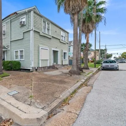 Buy this 1 bed house on 2087 Avenue N ½ in Galveston, TX 77550