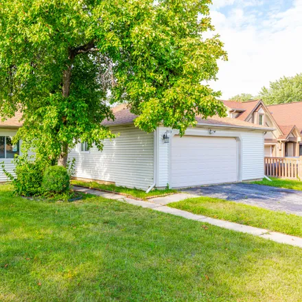 Buy this 3 bed house on 3010 Long Grove Court in Aurora, IL 60504