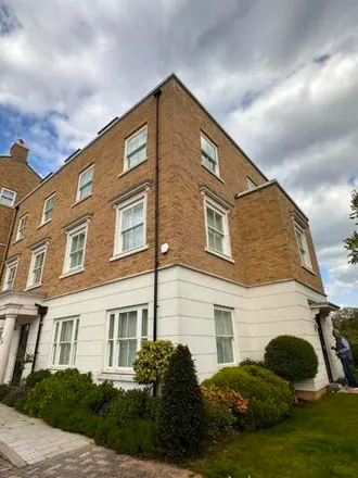 Image 2 - Fitzroy Gate, Egerton Drive, London, TW7 7FB, United Kingdom - House for rent