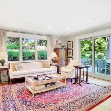 Image 6 - 10 Park Avenue, Greenwich, CT 06870, USA - House for sale