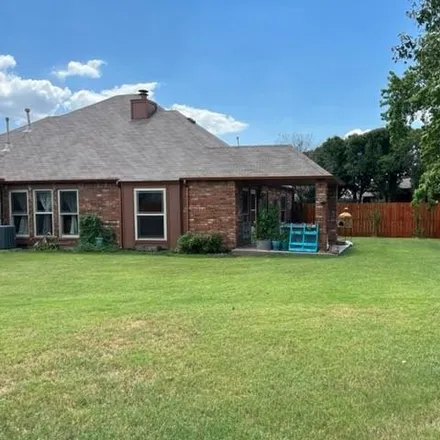 Image 2 - 1713 Southwest 23rd Street, Moore, OK 73170, USA - House for sale