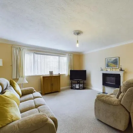 Image 3 - Beaufort Court, St. Leonard's Road, Eastbourne, BN21 3UH, United Kingdom - Apartment for sale