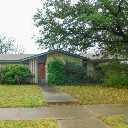 Rent this 3 bed house on 1128 Thomas Street in Denton, TX 76201