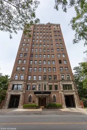 Buy this 3 bed condo on 5510 North Sheridan Road in Chicago, IL 60640