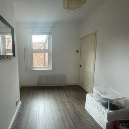 Image 8 - Knighton Fields Road East, Leicester, LE2 6DQ, United Kingdom - Townhouse for rent