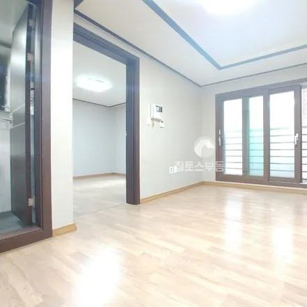 Rent this studio apartment on 서울특별시 강남구 역삼동 750-6