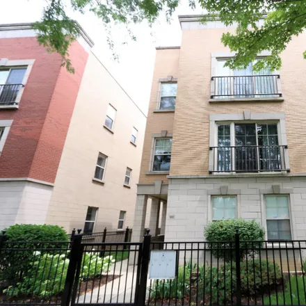 Rent this 3 bed condo on 1033 South Lytle Street