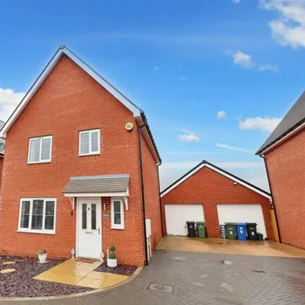 Buy this 3 bed house on Halls Grove in Black Notley, CM77 8GF