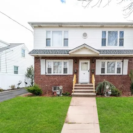 Rent this 3 bed house on 40 Argyle Place in North Arlington, NJ 07031