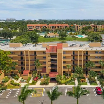 Rent this 1 bed condo on 310 Egret Circle in Delray Beach, FL 33444