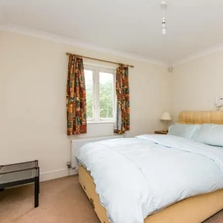 Buy this 2 bed apartment on Overton in 18l Brondesbury Park, Brondesbury Park