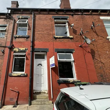 Rent this 2 bed townhouse on Lascelles Road West in Leeds, LS8 5PW