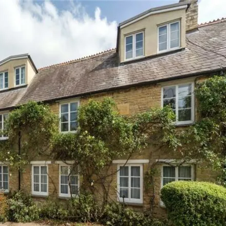 Rent this 5 bed duplex on Church View Cottage in Park Street, Charlbury