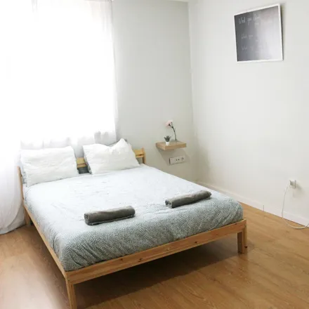 Rent this 6 bed room on Rua Lima Júnior in 4200-511 Porto, Portugal