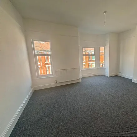 Image 7 - Walthall Street, Crewe, CW2 7LB, United Kingdom - Townhouse for rent