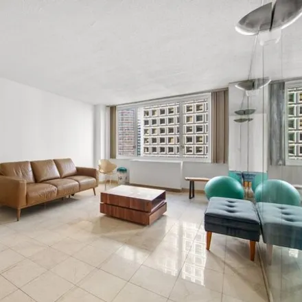 Image 2 - The Brevard, 245 East 54th Street, New York, NY 10022, USA - Apartment for sale