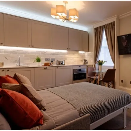 Rent this studio apartment on 111 Gloucester Place in London, W1U 6HU