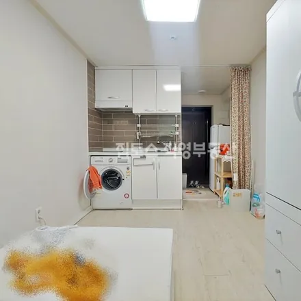 Rent this studio apartment on 서울특별시 관악구 봉천동 23-10