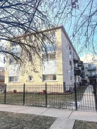 Rent this 3 bed house on 1236-1240 West Farwell Avenue in Chicago, IL 60645