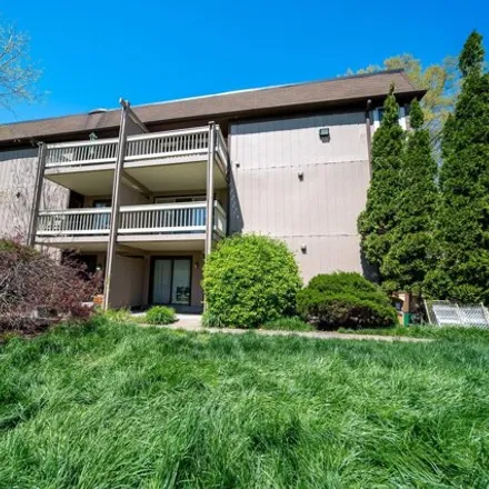 Image 6 - 5801 Royal Ridge Drive, West Springfield, Fairfax County, VA 22152, USA - Condo for sale