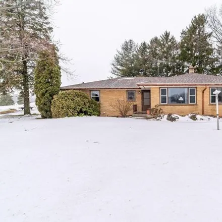 Buy this studio house on 9304 Middle Road in Wilson, WI 53070