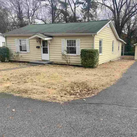Buy this 3 bed house on 1007 Hickory Street in Benton, Marshall County