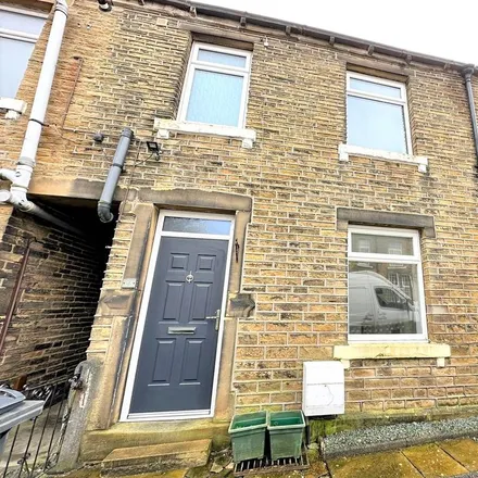 Rent this 2 bed townhouse on Hawthorne Terrace in Milnsbridge, HD4 5RP