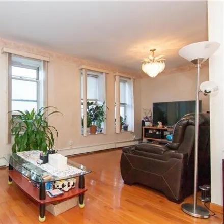 Image 3 - 1727 East 14th Street, New York, NY 11229, USA - House for sale