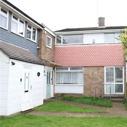 Rent this 3 bed townhouse on Mynchens in Basildon, SS15 5EG
