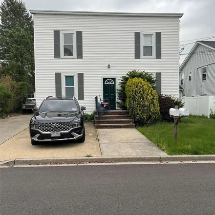 Rent this 2 bed apartment on 32 Walters Avenue in Syosset, NY 11791