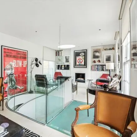 Buy this 2 bed townhouse on Clarendon Street in London, SW1V 4QZ