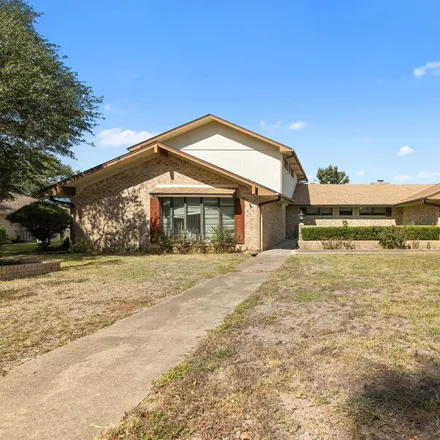 Buy this 3 bed house on 1404 Briarwood Trail in Henderson, TX 75654