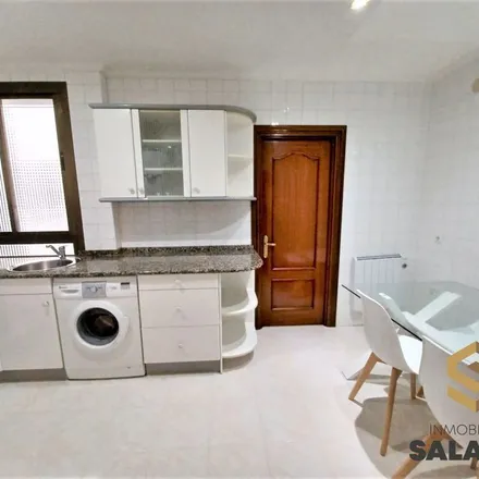 Image 2 - Aita Donostia plaza, 48002 Bilbao, Spain - Apartment for rent